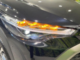 【LEDヘッドライト】悪天候や夜間走行時も良好な視界を確保し安心して運転できる高輝度LEDヘッドライトを装備!点灯速度が早く、消費電力も抑えられています。