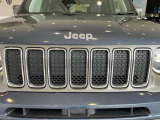 メッキのjeepロゴもボディカラーのいいアクセントになっております