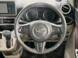 インテリアに合わせたデザインのステアリングは、運転される方のことも考え、運転しやすい形状、大きさです。是非一度、実際に触ってお確かめください。