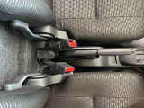 最も気になる室内は、特にこだわってクリーニングしております。マットやシートだけではなく、エアコンの吹き出し口やドアノブの隙間など、様々なブラシや道具を使い分けて、隅々までクリーニングしております。