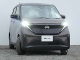 アダプティブLEDヘッドライト。フロントカメラで前方の状況を検知し対向車や先行車に眩しい思いをさせることなく必要なところだけを遠くまで照射します。