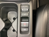 セレクターノブの下に、異なる加速感を楽しめるドライブモードスイッチがついています。一般道、スポーツ走行、エコ走行など、シーンに合わせて最適な加速感を楽しめるドライブモードスイッチです。