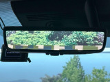【デジタルインナーミラー】後席の大きな荷物や同乗者で後方が確認しづらい時でも安心!カメラが撮影した車両後方の映像をルームミラー内に表示。クリアな視界で状況の確認が可能です!