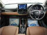 運転にかかわる様々な操作を安全に行えるように視点移動が少なく、操作性に配慮されたスイッチ類が凝縮されたコクピットです。