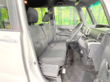 運転席シート廻りは使用感も少なく、良好な状態となっています。丁寧に使われていたことがよくわかりますね。