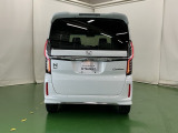 汚れが付着しやすいリヤガラスにはリヤワイパーが付いています。フロントのワイパーがONの時はシフトレバーをリバースに入れるとリヤワイパーがリンクして作動、クリヤーな視界が保てます