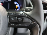 レーダークルーズコントロール(全車速追従機能付)付きです。車速に応じて追従支援してくれるので、ロングドライブも快適です。詳細は販売店スタッフまでおたずねください。