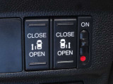 【両側パワースライドドア】スマートキーや運転席のスイッチで後席両側スライドドアの開閉が可能♪電動だから力を入れてドアを開ける必要が無く、小さなお子様でも簡単に開け閉めでき快適です♪