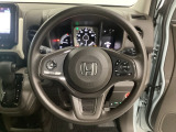 ハンドルにHondaセンシング系のクルーズコントロールやレーンキープアシストなどのスイッチと、オーディオの操作スイッチが装備されています。ハンドルから手を離さず安全に操作できます。