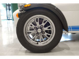 本車両には、スポーツ走行をストイックに追求する機能パーツから、日常のドライブをサポートする快適装備まで、魅力的なオプションが多数盛り込まれています。