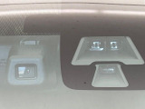 【三菱e-Assist】走行中に前方の車両等を認識し、衝突しそうな時は警報とブレーキで衝突回避と被害軽減をアシスト。より安全にドライブをお楽しみいただけます。