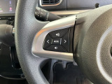 ステアリングにオーディオ操作スイッチが付いています。オーディオ画面に直接タッチしなくても操作が出来ますので、運転に集中できます。