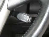 【レーダークルーズコントロール】(全車速追従機能付)付きです。車速に応じて追従支援してくれるので、ロングドライブも快適です。詳細は販売店スタッフまでおたずねください。