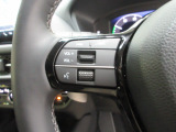 Hondaセンシングの機能のひとつ、アダプティブクルーズコントロール付!アクセルから足を離しても設定したスピードと前車との車間を保ち走行してくれます!車線維持もアシスト☆高速道路で疲労軽減ですね☆