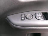 ドアミラーの鏡面の調節、格納は運転席からすべて操作できます!