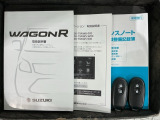 スマートキーは鍵をバッグに入れたままでもドアロックの開閉やエンジンのON・OFFができます。夜間や雨の日も鍵を探さなくて良いので便利です。