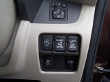 運転席右側には電動スライドドア等の各種スイッチがまとめられています!