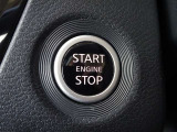 【プッシュスタート】キーが車内にあれば、エンジンの始動・停止はブレーキを踏んでスイッチを押すだけ!キーを取り出す手間を省き、ワンプッシュで操作するので簡単でスムーズ!