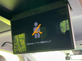 【フリップダウンモニター】大画面モニターで後席でもエンタメをお楽しみいただけます。小さなお子様にも大人気の装備です♪