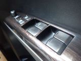 窓の開閉はパワーウィンドウですのでワンタッチで窓を開けていただけます♪