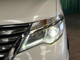 【LEDヘッドライト】悪天候や夜間走行時も良好な視界を確保し安心して運転できる高輝度LEDヘッドライトを装備!点灯速度が早く、消費電力も抑えられています。