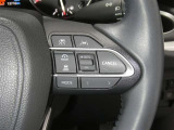 【レーダークルーズコントロール】(全車速追従機能付)付きです。車速に応じて追従支援してくれるので、ロングドライブも快適です。詳細は販売店スタッフまでおたずねください。