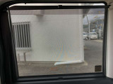 後ろの窓にはサンシェード付