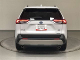 リヤコンビネーションランプは、ワイド感を強調するデザインとなっています。LEDランプを使用し、シャープな印象も演出しています。