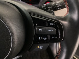 【アダプティブ・クルーズ・コントロール】予め設定した車速内でクルマが自動的に加減速。 前走車との適切な車間距離を維持しながら追従走行し、高速道路でのドライバーの疲労を軽減してくれる嬉しい機能付♪