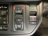 シフトはセレクトレバーのなくなったエレクトリックギアセレクターになっています。「e:HEV」搭載車ですので、日常シーンのほとんどをモーターで走行し、状況に応じあらゆる領域で優れた燃費走行を実現します。