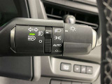 【オートライト】車外の明るさに応じて自動的にライトの点灯・消灯をしてくれます