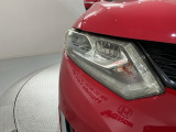 LEDヘッドライトは、点灯の瞬間から最大光量を発揮し、突然暗くなるトンネルなどでの安定感を高めます。