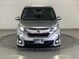 最新のLEDヘッドライトで、より明るく遠くまで照らします!フロントバンパーにはホンダ純正オプションのLEDフォグライトが装着されています。