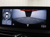 上から車両を見下ろしたような映像をナビゲーション画面に表示する「パノラミックビューモニター」を搭載しています。