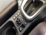 【E-Four(電気式4WDシステム)】発進時やスリップを感知したとき4WD状態へ切替え、それ以外の状況下では2WD状態で走行。滑りやすい路面でも安心して走行。低燃費にも貢献!機能の詳細は展示店舗まで