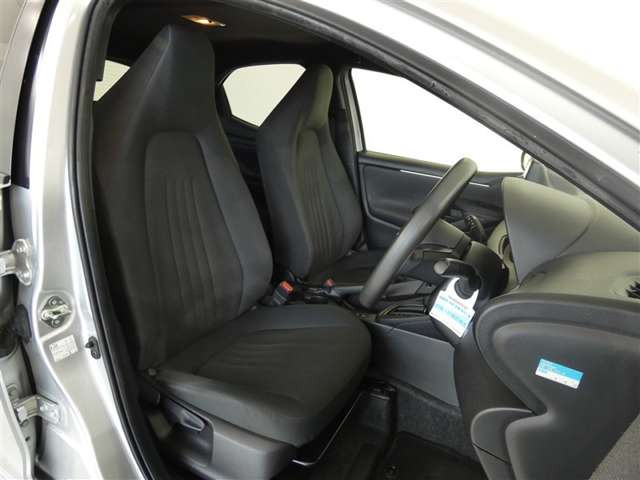 トヨタ ヤリス 1.0 X の中古車詳細 (62,000km, シルバーメタリック