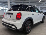 MINI自動車保険をご存知でしょか?万が一の事故の際、当社とMINI保険を引受している国内大手損保会社と連携して迅速に対応いたします。長期保険もお取り扱いしております。是非お話させてください。