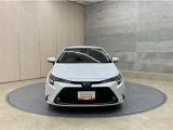 お車購入のポイントとなるフロントマスクです!シャープな目つきが印象的なデザインのヘッドランプです。