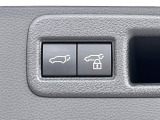 【パワーバックドア】スマートキーや運転席のボタンを押すだけでリアゲートが自動で開閉します!荷物を持っている時や、高い位置にあるバックドアを閉める際に便利な機能です♪