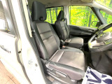 運転席シート廻りは使用感も少なく、良好な状態となっています。丁寧に使われていたことがよくわかりますね。