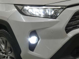 LEDヘッドライトです。デザイン性がよくとても明るいので、夜間の走行や悪天候でも安心です。しかも長寿命!