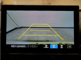 バックカメラ搭載です!車庫入れが苦手な人はもちろん、車両感覚に自信がある人にもお勧めです!見えない箇所が見えるようになるので、低い障害物や隠れてしまっている子供の存在等にも気付く事が出来ます。