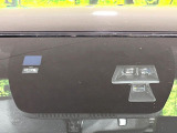 【スマートブレーキサポート】走行中に前方の車両等を認識し、衝突しそうな時は警報とブレーキで衝突回避と被害軽減をアシスト。より安全にドライブをお楽しみいただけます。