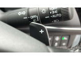 ★パドルシフト★ ハンドルを握ったまま指先で、シフトチェンジができ、MT車の動きに近づけられる装置です。