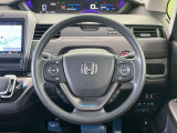 インテリアに合わせたデザインのステアリングは、運転される方のことも考え、運転しやすい形状、大きさです。是非一度、実際に触ってお確かめください。