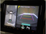 前後左右4つのカメラを合成して上から見ているような感覚で駐車を行っていただけます♪ 切り替えスイッチであらゆるカメラモードに切り替えが可能です!