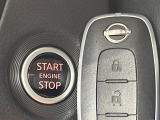 【インテリジェントキー】カバンやポケットに入れたままでもドアの施錠・解錠が可能なスマートキーを装備。エンジンのオン・オフ時もカギを取り出す必要が無いからとっても便利です♪