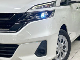 【LEDヘッドライト】悪天候や夜間走行時も良好な視界を確保し安心して運転できる高輝度LEDヘッドライトを装備!点灯速度が早く、消費電力も抑えられています。