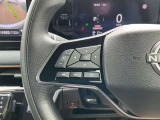 ハンドルスイッチで車両設定・オーディオの選曲や音量調整などが出来、安全性もアップ。