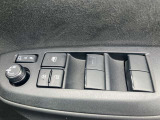 全席パワーウインドです。ドアミラーの格納調整も行えます!